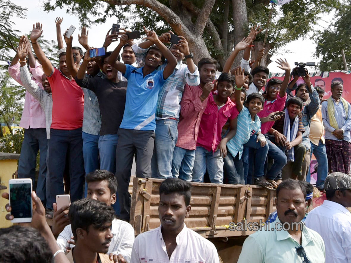 YS Jagan 56th day PrajaSankalpaYatra - Sakshi21