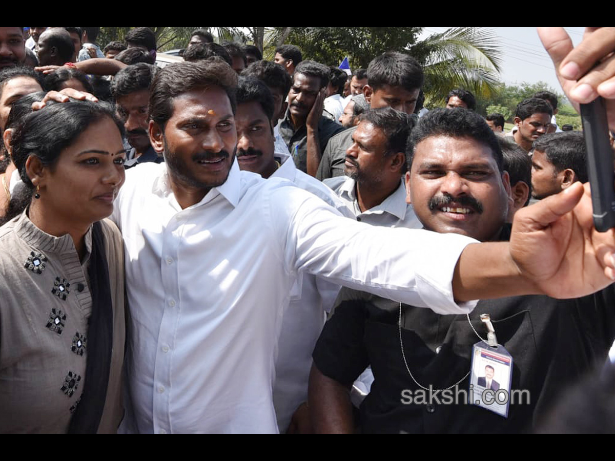 YS Jagan 56th day PrajaSankalpaYatra - Sakshi23