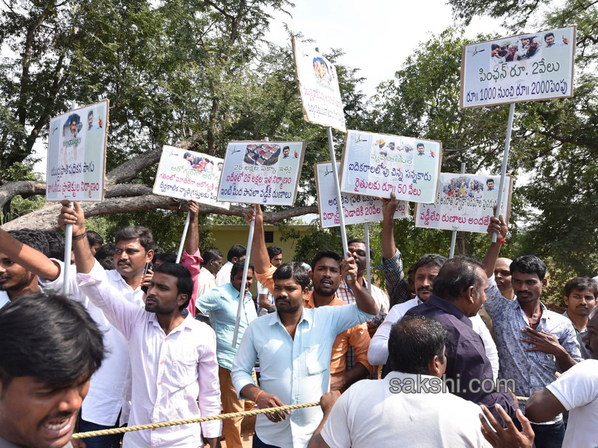 YS Jagan 56th day PrajaSankalpaYatra - Sakshi26