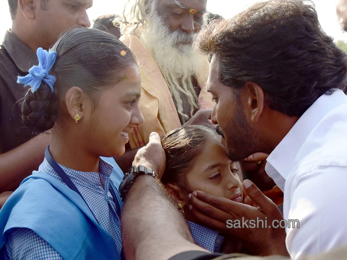 YS Jagan 56th day PrajaSankalpaYatra - Sakshi3