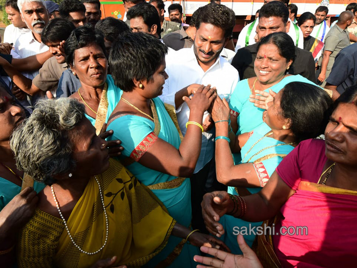 YS Jagan 56th day PrajaSankalpaYatra - Sakshi8