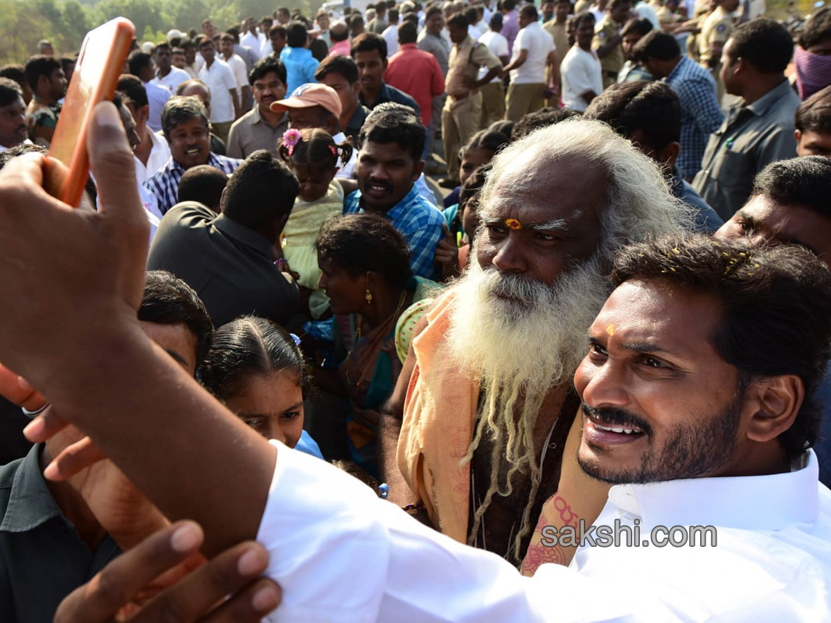 YS Jagan 56th day PrajaSankalpaYatra - Sakshi9