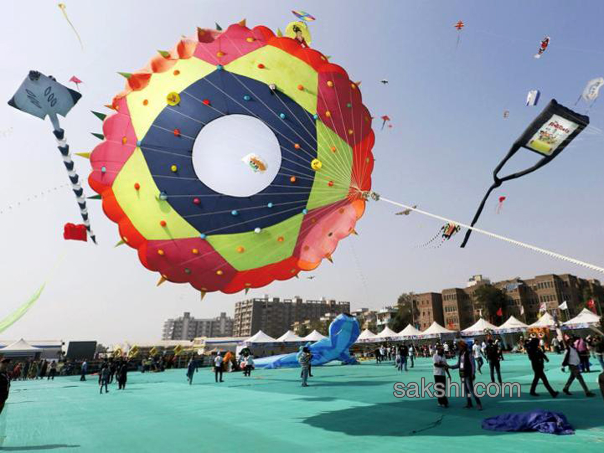 International kite festival begins in Gujarat - Sakshi1