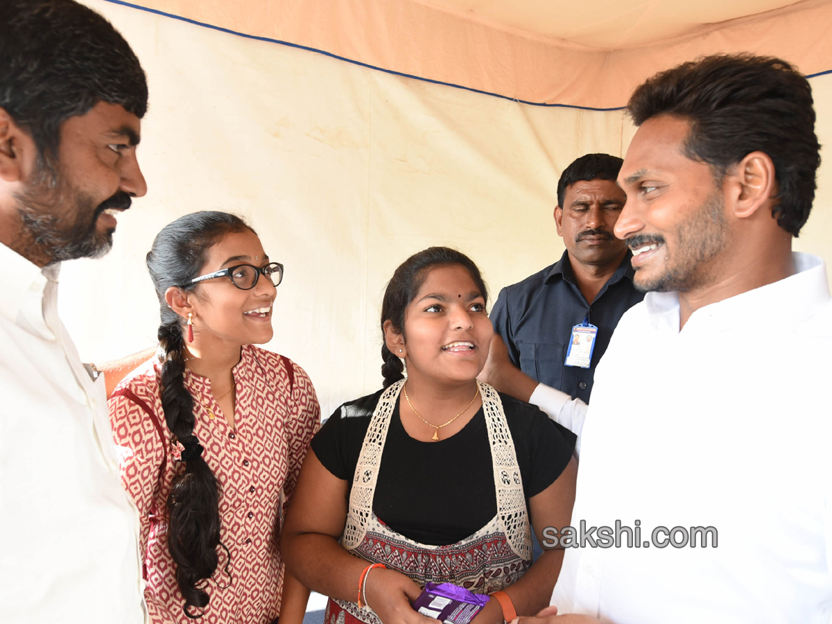 ys jagan prajasankalpayatra - Sakshi15