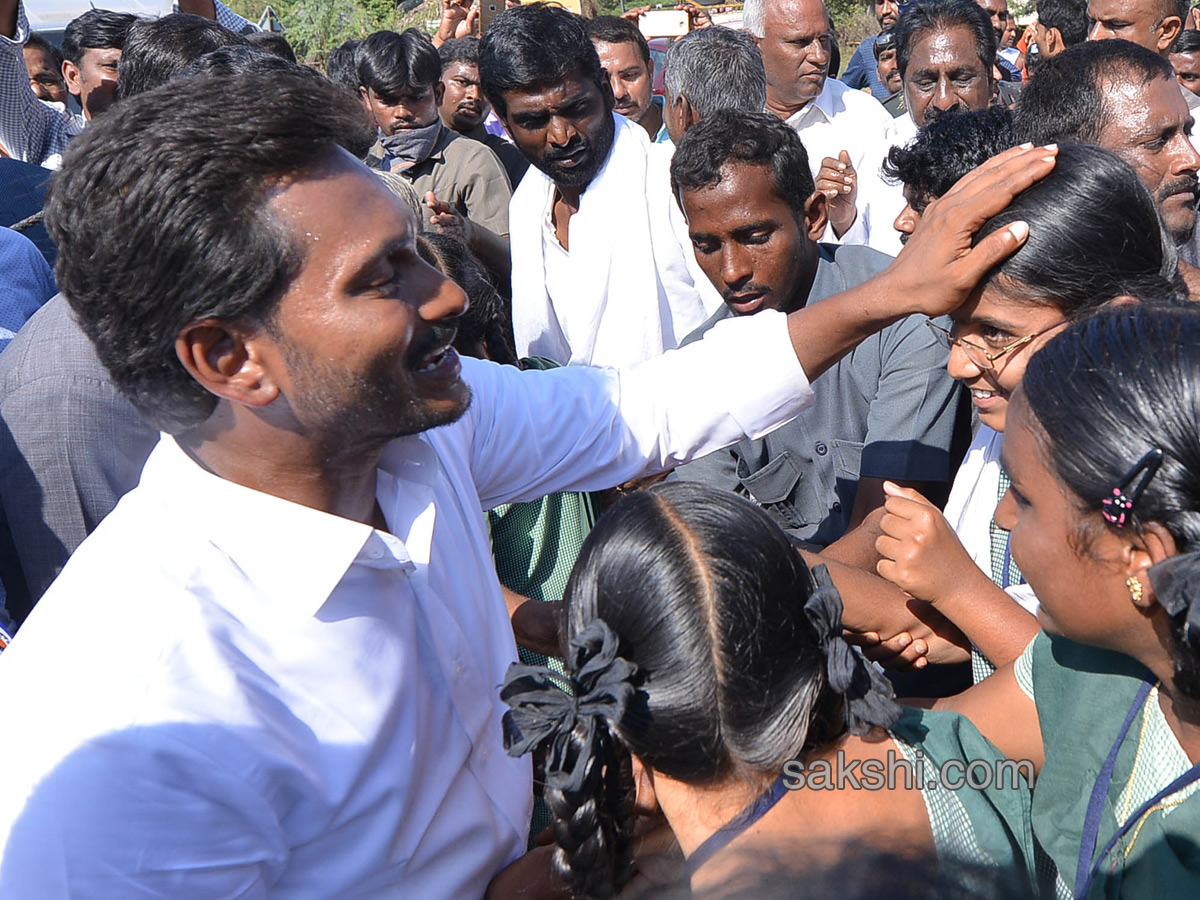 ys jagan prajasankalpayatra - Sakshi18