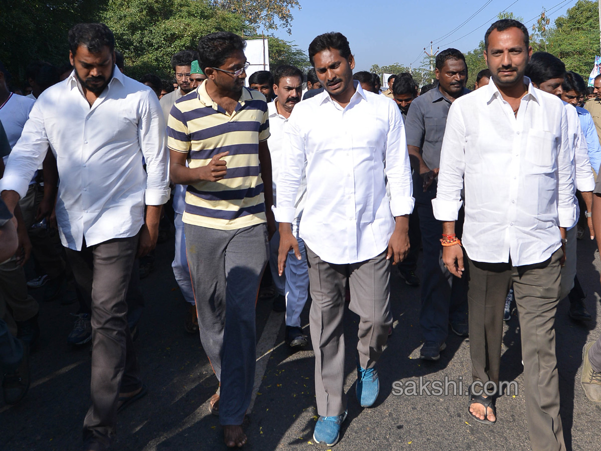 ys jagan prajasankalpayatra - Sakshi7