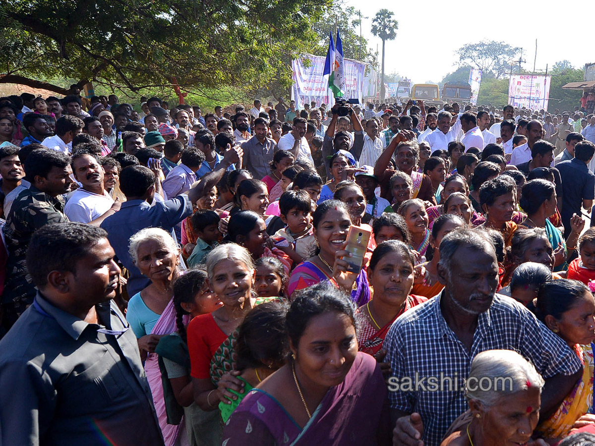 ys jagan prajasankalpayatra - Sakshi8