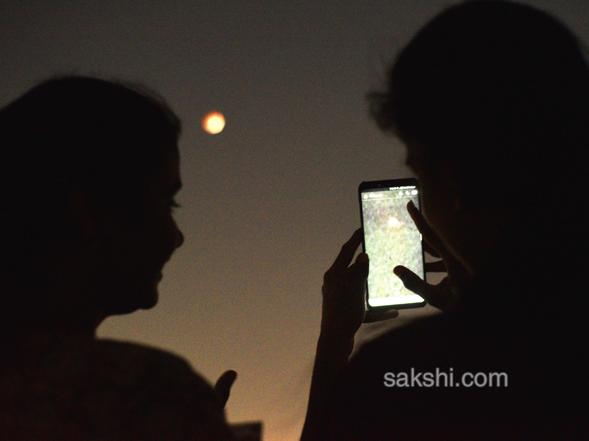 Super moon in Hyderabad - Sakshi12