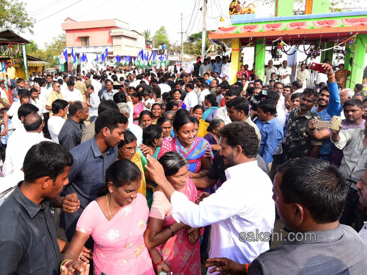 ys jagan prajasankalpayatra - Sakshi13