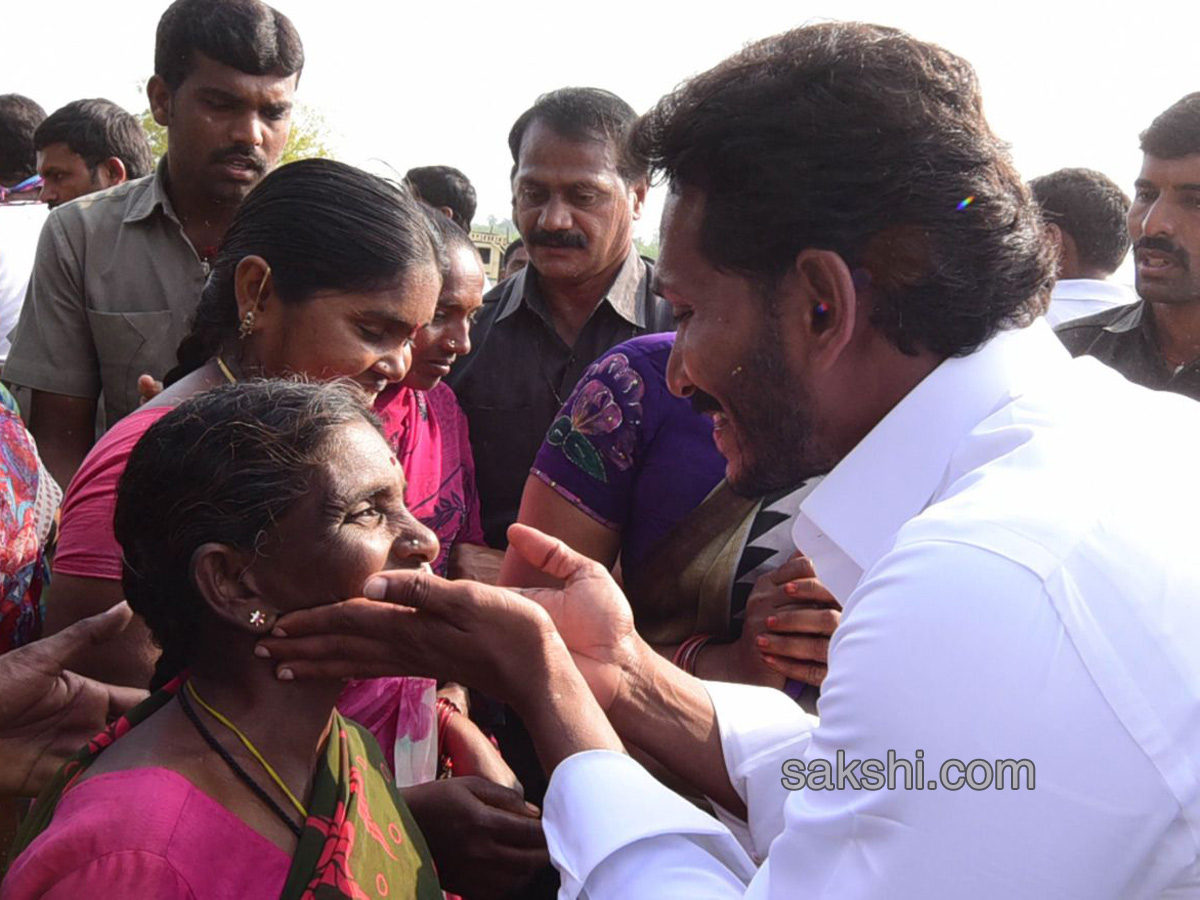 ys jagan prajasankalpayatra - Sakshi15