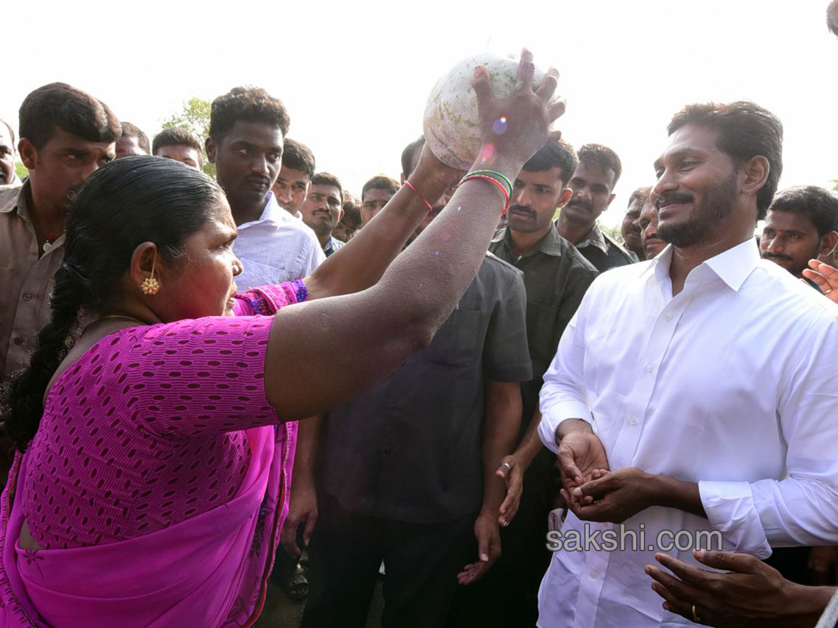 ys jagan prajasankalpayatra - Sakshi18