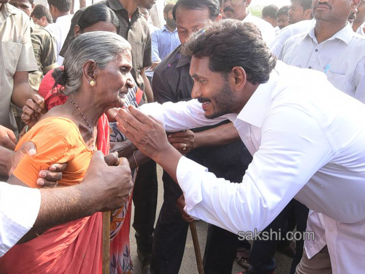 ys jagan prajasankalpayatra - Sakshi8