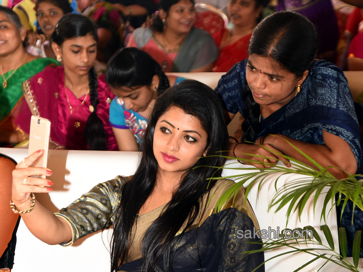 Kajal Aggarwal Visits Vijayawada  Lays Foundation Stone For Showroom - Sakshi4