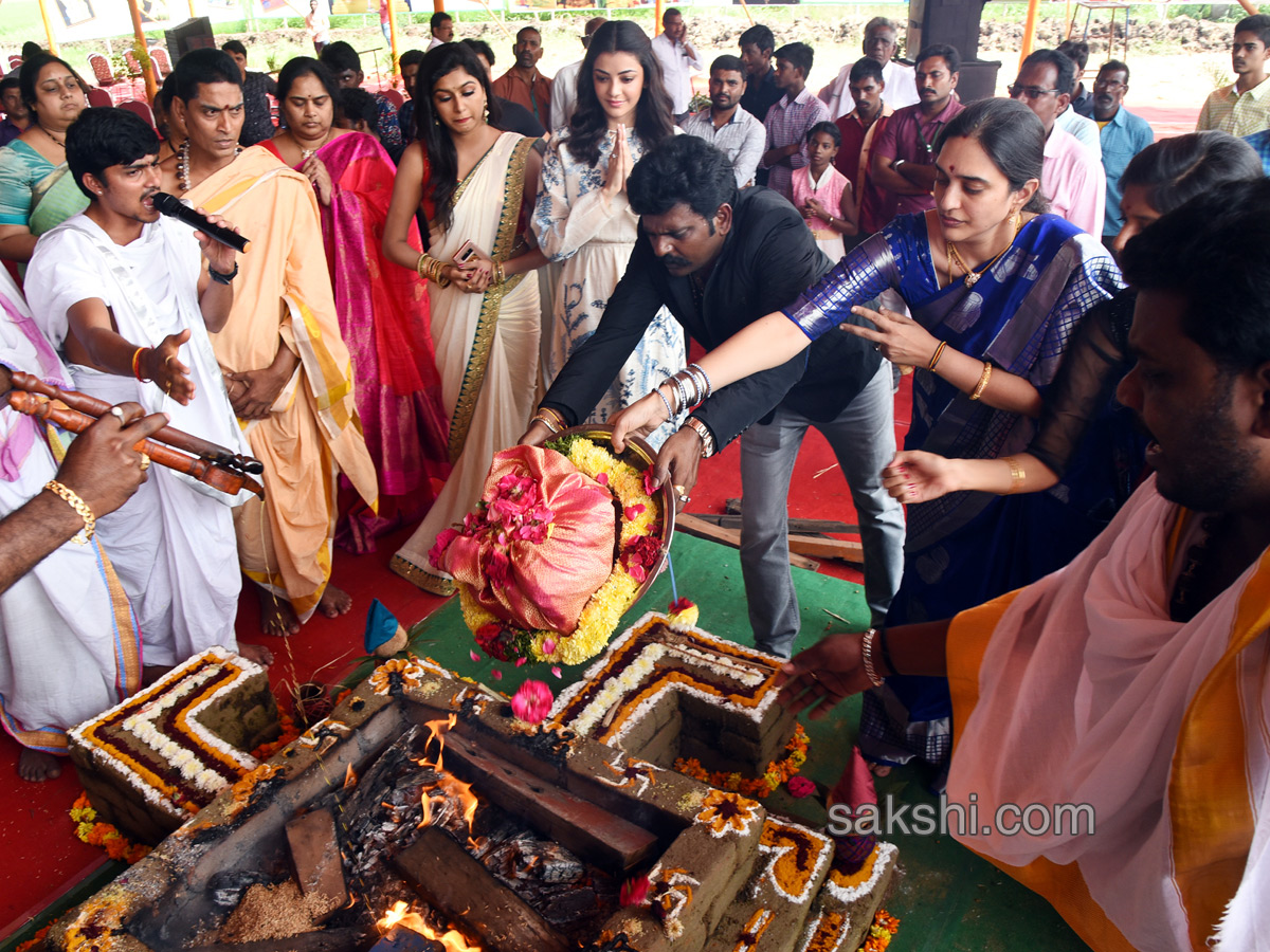 Kajal Aggarwal Visits Vijayawada  Lays Foundation Stone For Showroom - Sakshi6