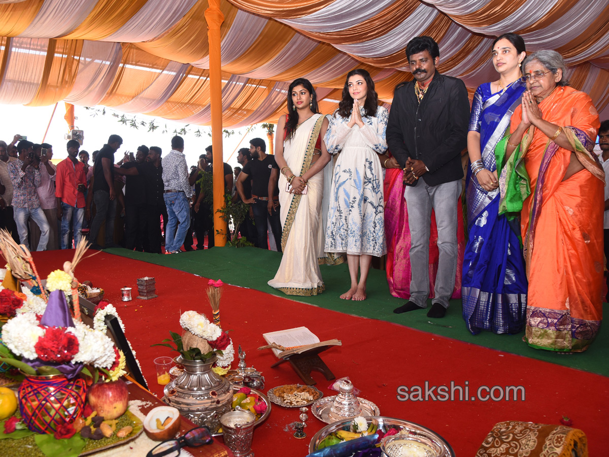 Kajal Aggarwal Visits Vijayawada  Lays Foundation Stone For Showroom - Sakshi7