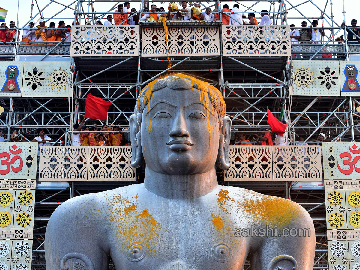 Mahamastakabhisheka of Lord Bahubali at Shravanabelagola  - Sakshi1