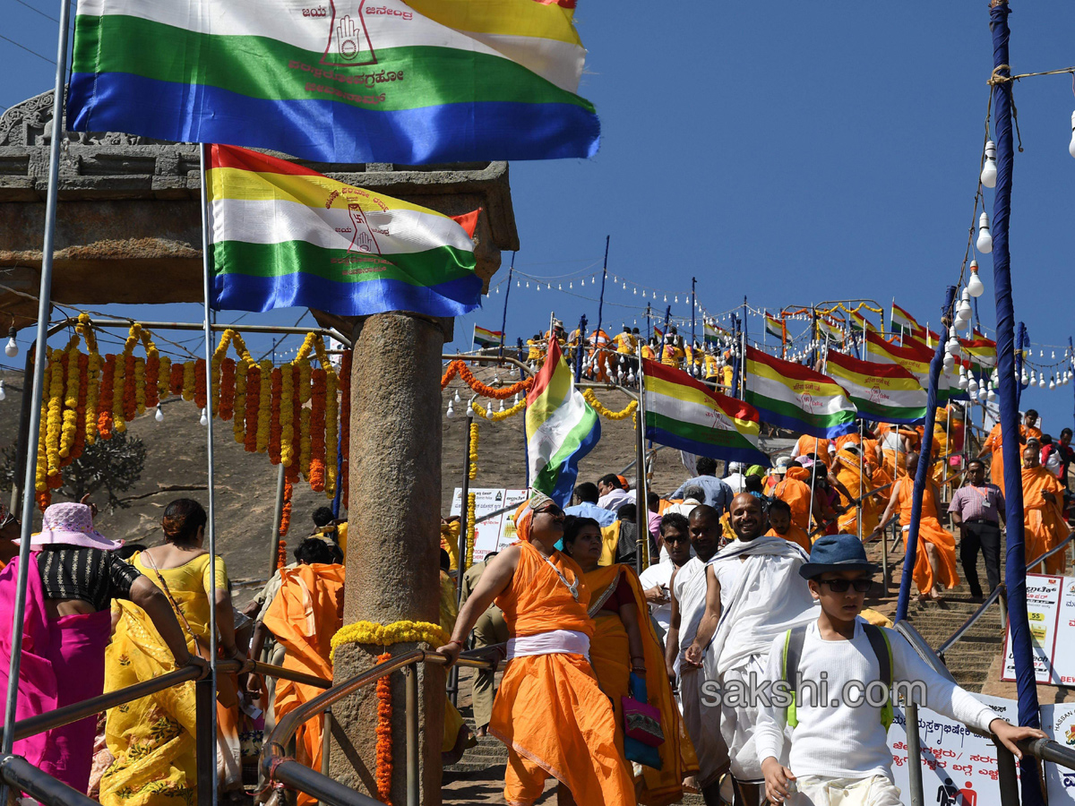 Mahamastakabhisheka of Lord Bahubali at Shravanabelagola  - Sakshi5