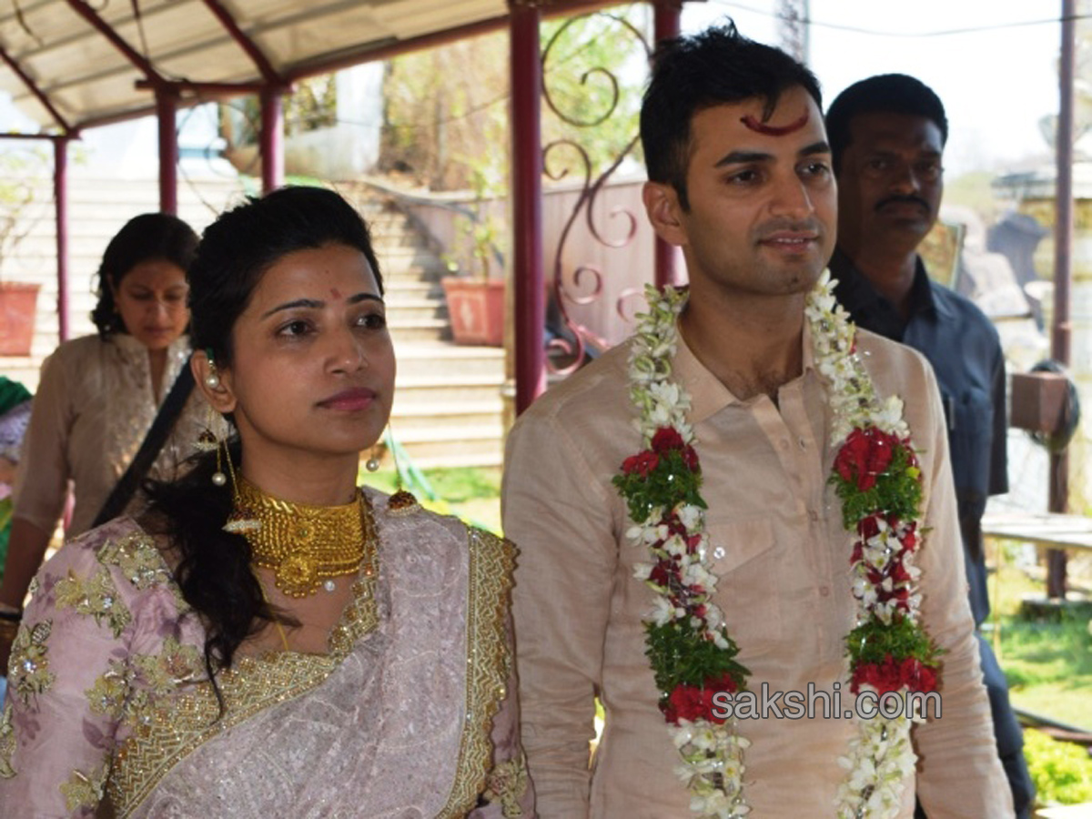 Warangal Collecter Amrapali gets married to Sameer Sharma IPS - Sakshi5