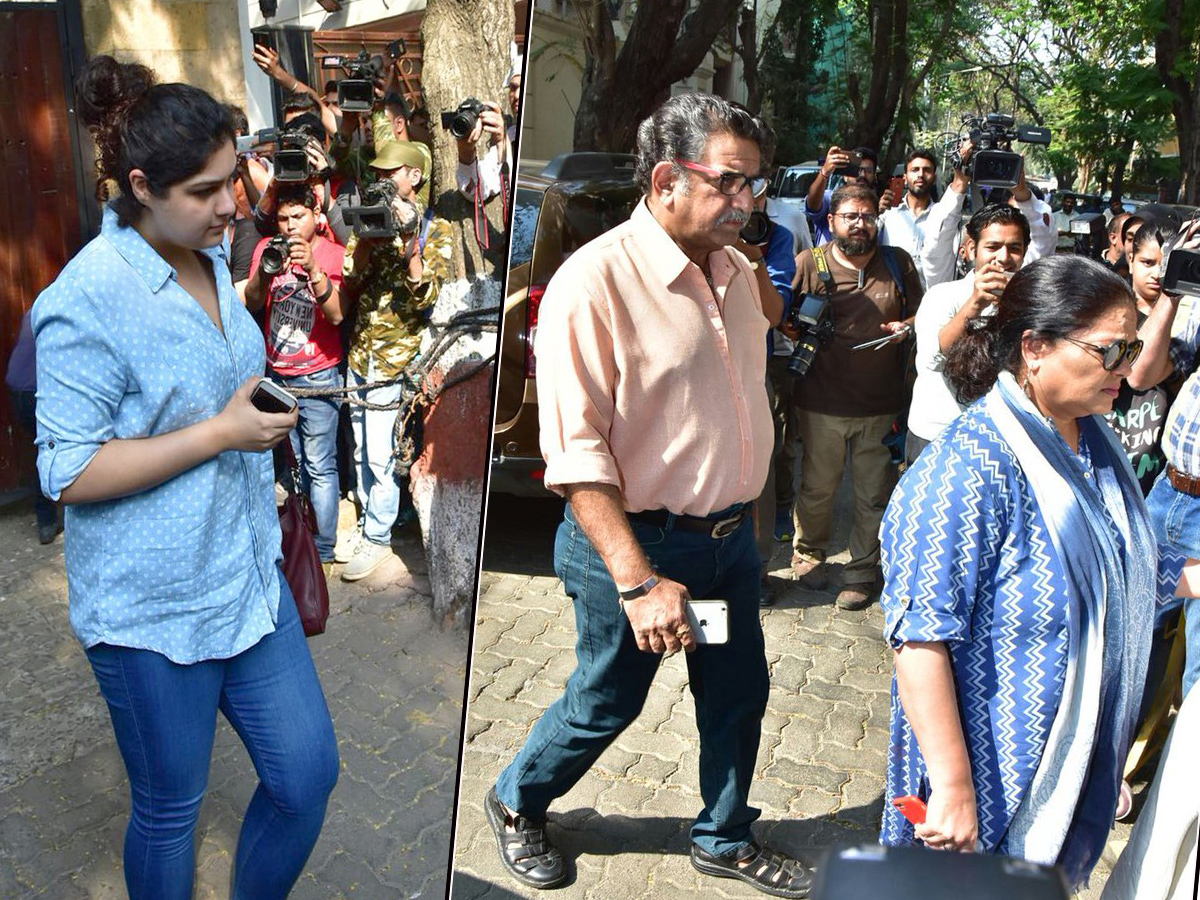 Bollywood celebrities offer condolences at Anil Kapoor’s residence - Sakshi9