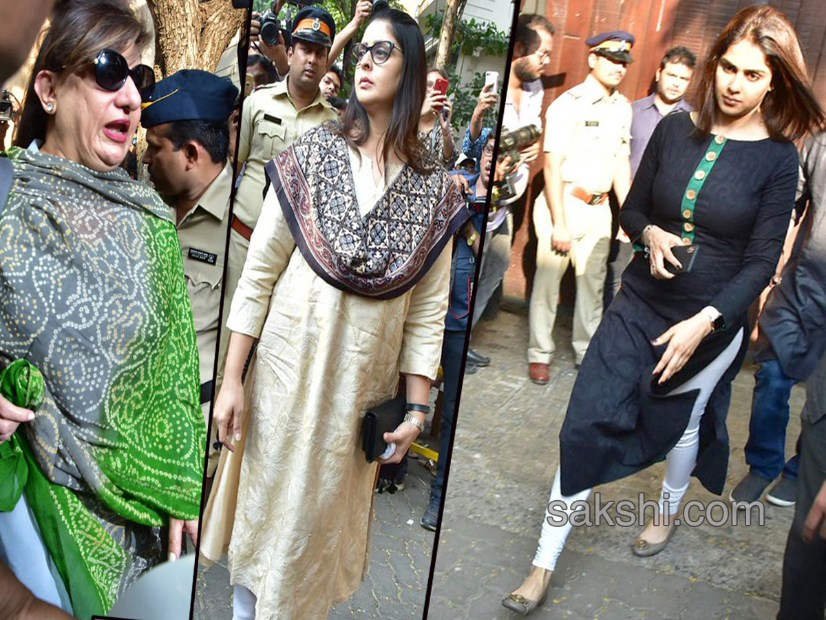 Bollywood celebrities offer condolences at Anil Kapoor’s residence - Sakshi3