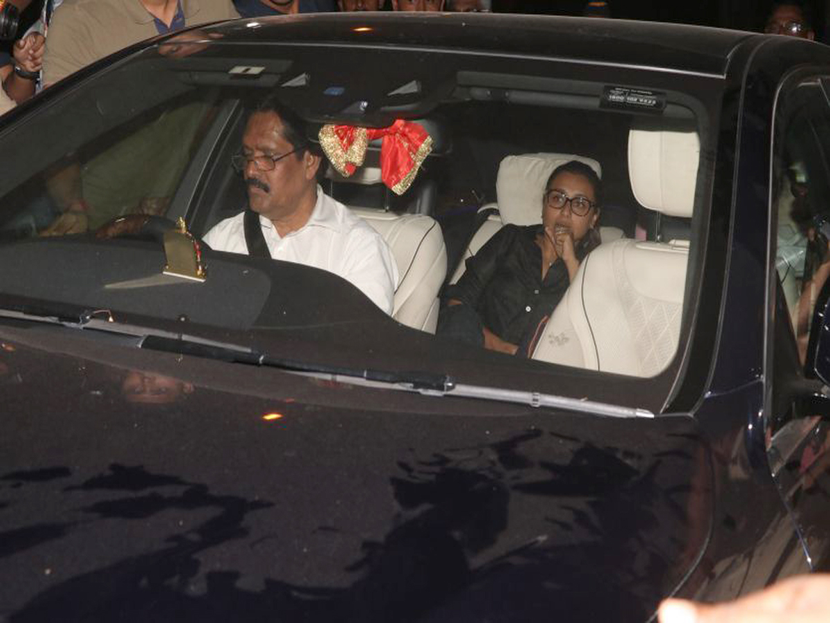 Bollywood celebrities offer condolences at Anil Kapoor’s residence - Sakshi5