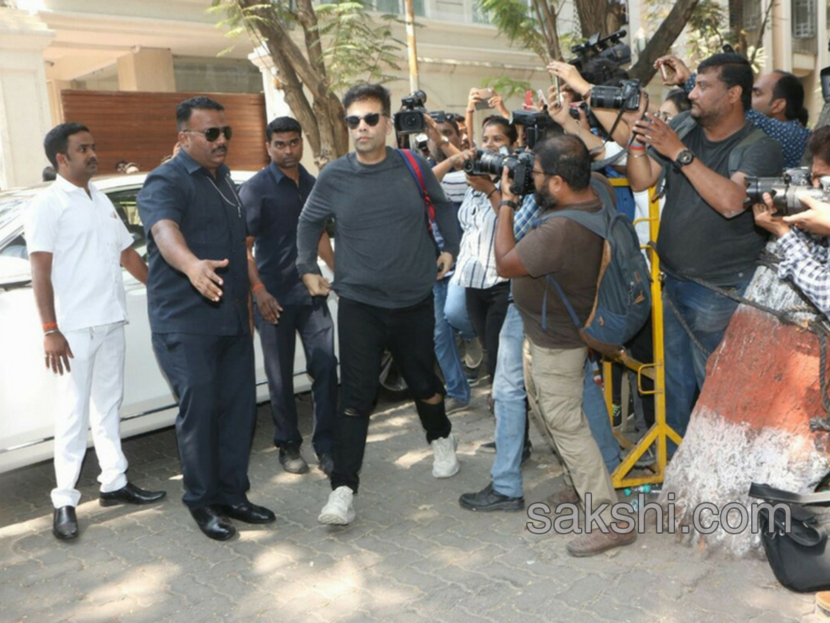 Bollywood celebrities offer condolences at Anil Kapoor’s residence - Sakshi6