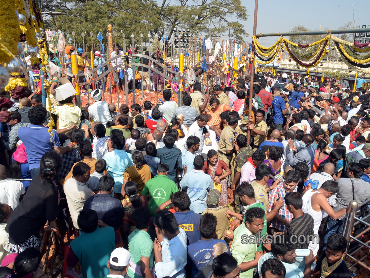 Medaram Sammakka Saralamma Jatara Ends - Sakshi10