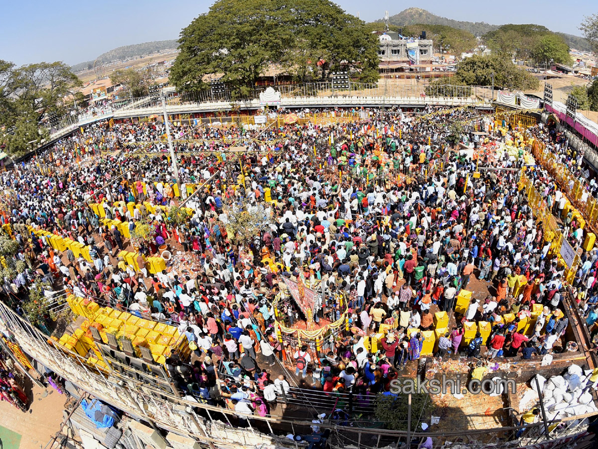 Medaram Sammakka Saralamma Jatara Ends - Sakshi11