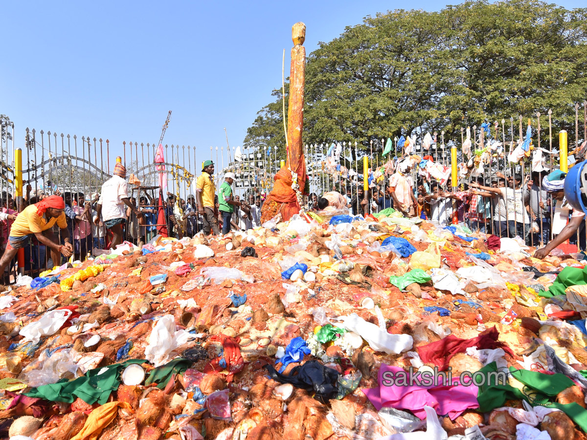 Medaram Sammakka Saralamma Jatara Ends - Sakshi14