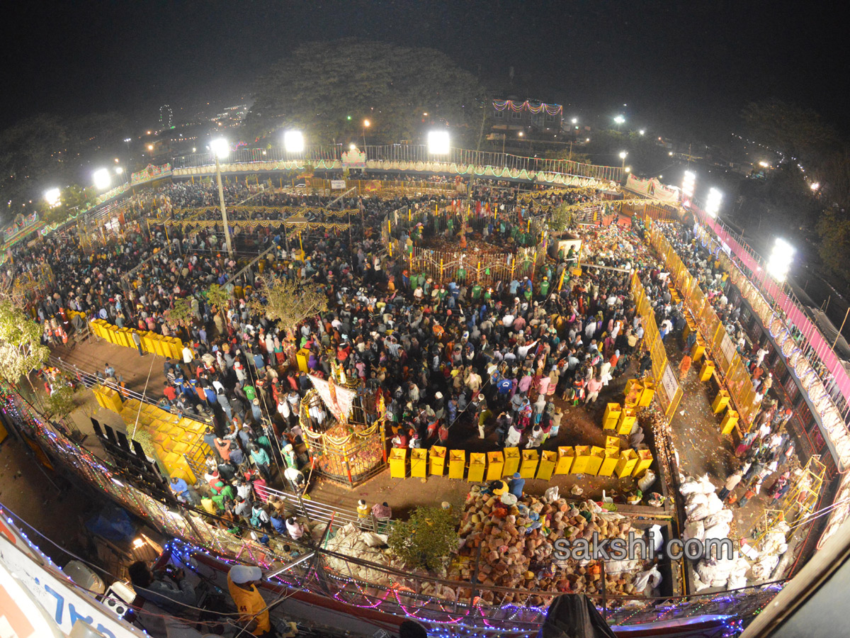 Medaram Sammakka Saralamma Jatara Ends - Sakshi4