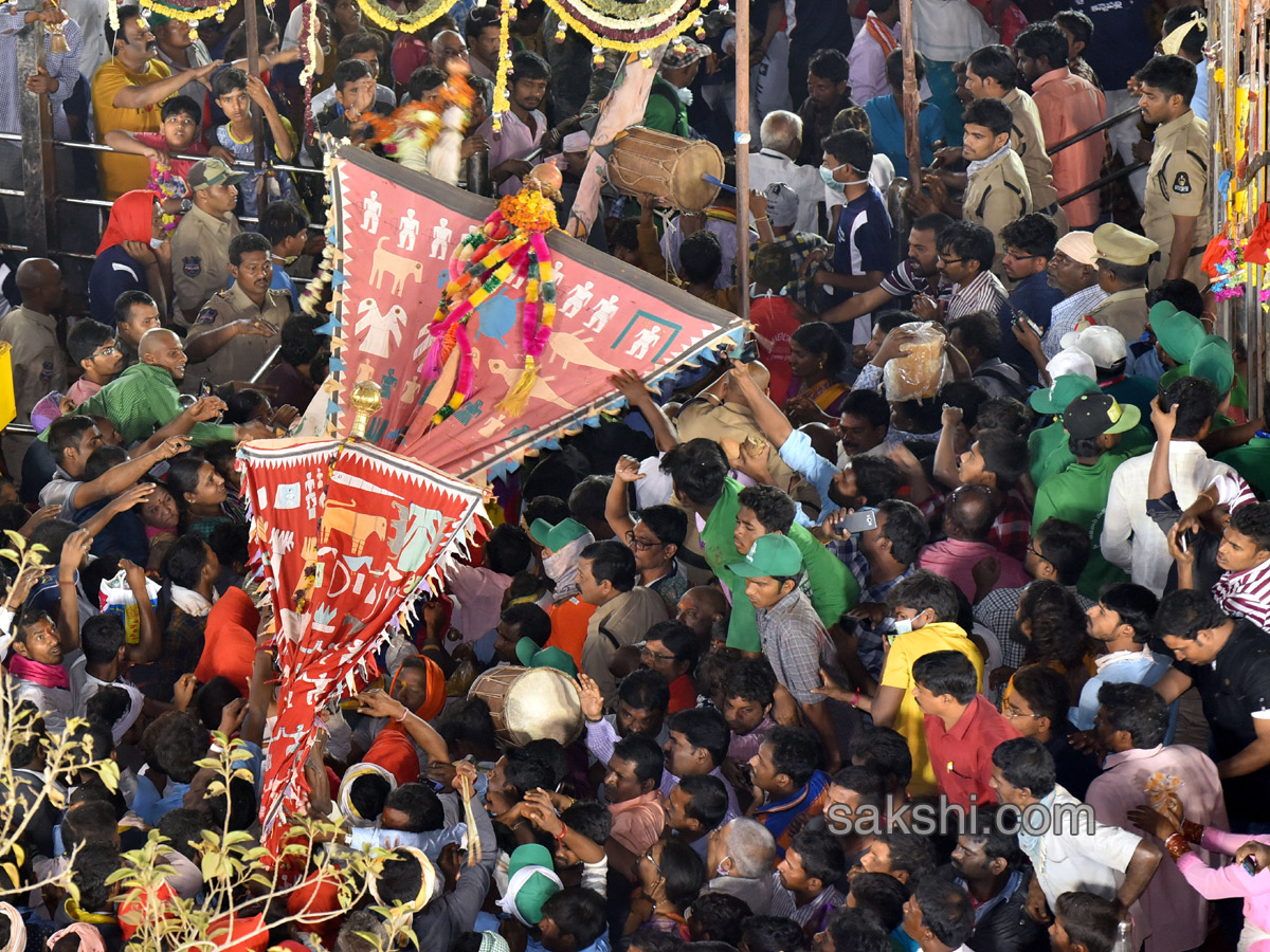 Medaram Sammakka Saralamma Jatara Ends - Sakshi8