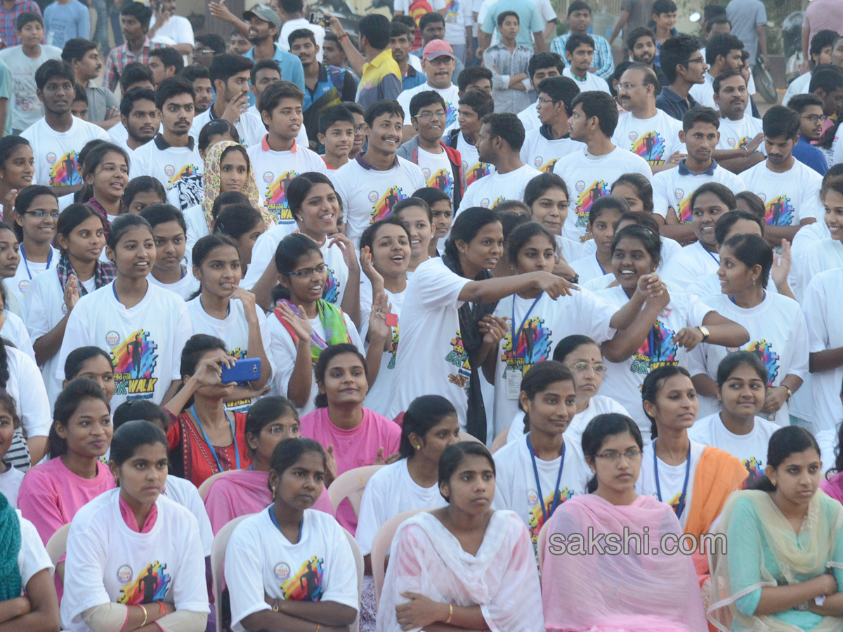 Hero Nikhil And hebah patel Participates In Tana 5k Walk At vijayawada - Sakshi2