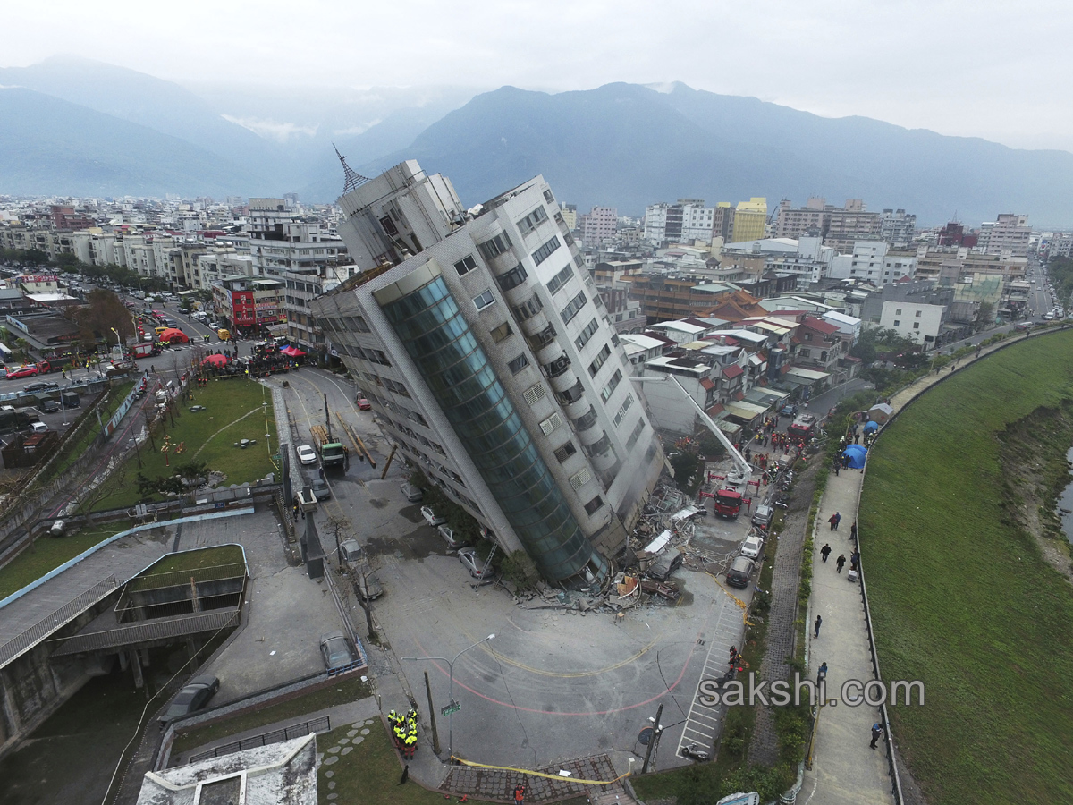 Taiwan earthquake: Deaths confirmed amid rescue effort - Sakshi14