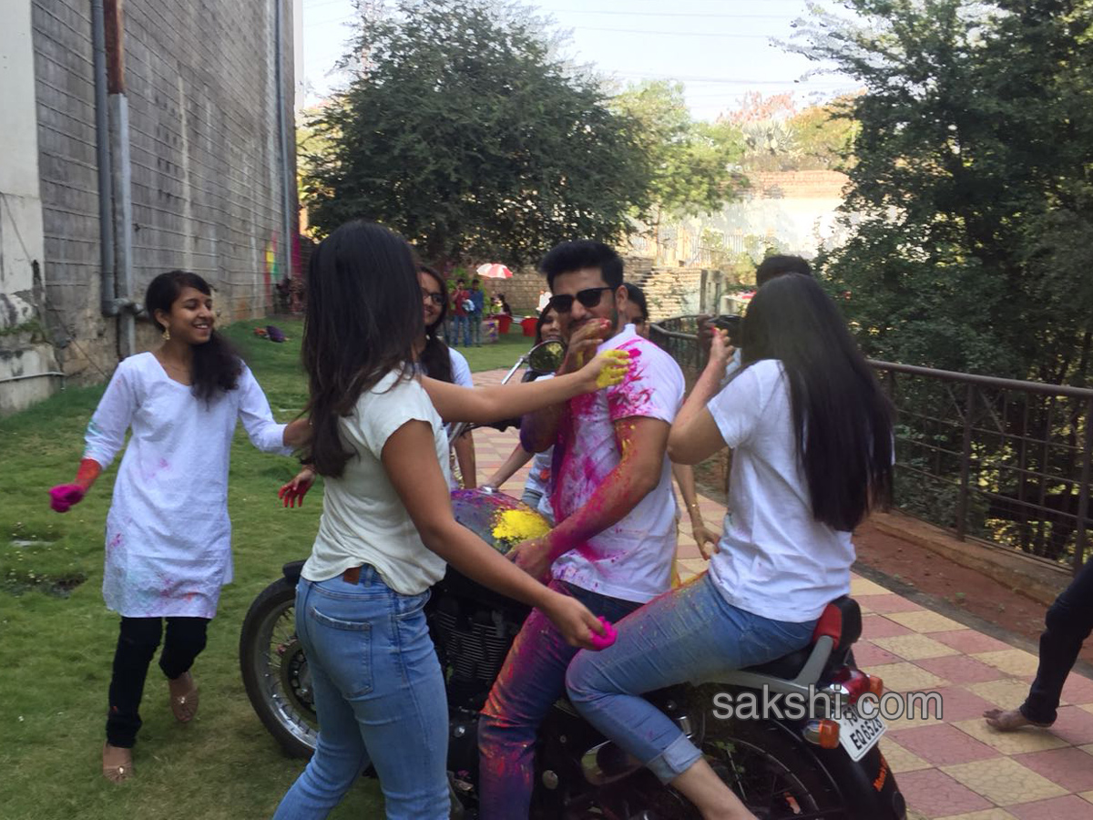 Kirrak Party Team Celebrates Holi Festival - Sakshi10