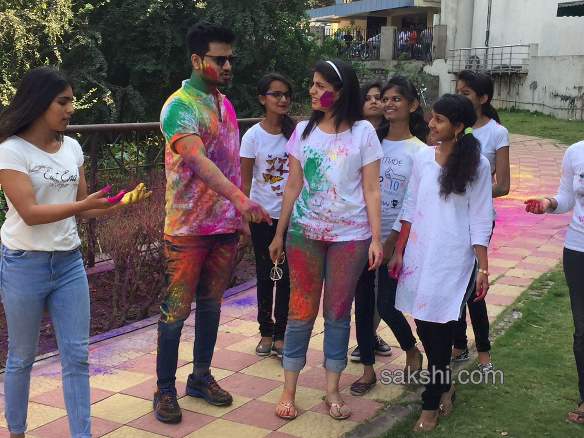 Kirrak Party Team Celebrates Holi Festival - Sakshi12