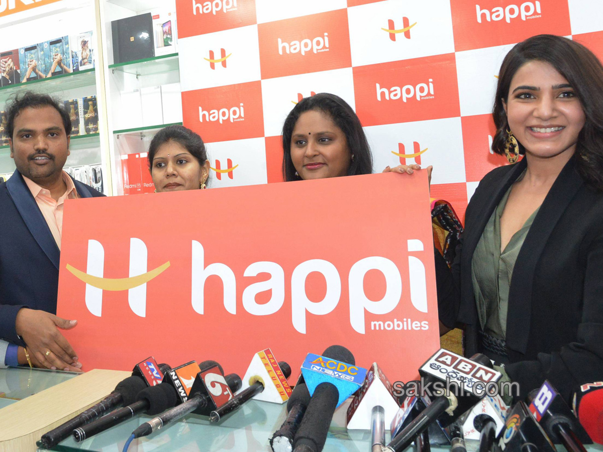 Happi mobile showroom launched by Samantha in anantapur  - Sakshi12