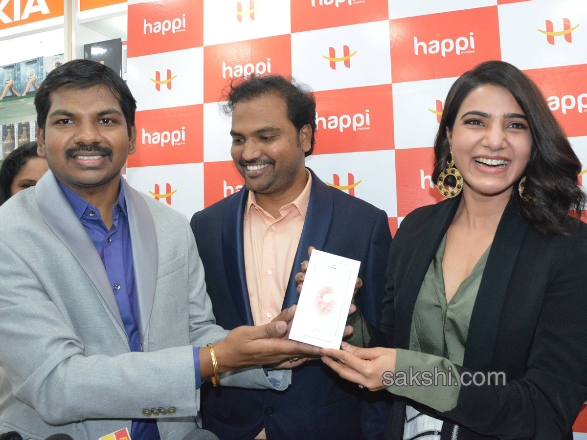 Happi mobile showroom launched by Samantha in anantapur  - Sakshi8