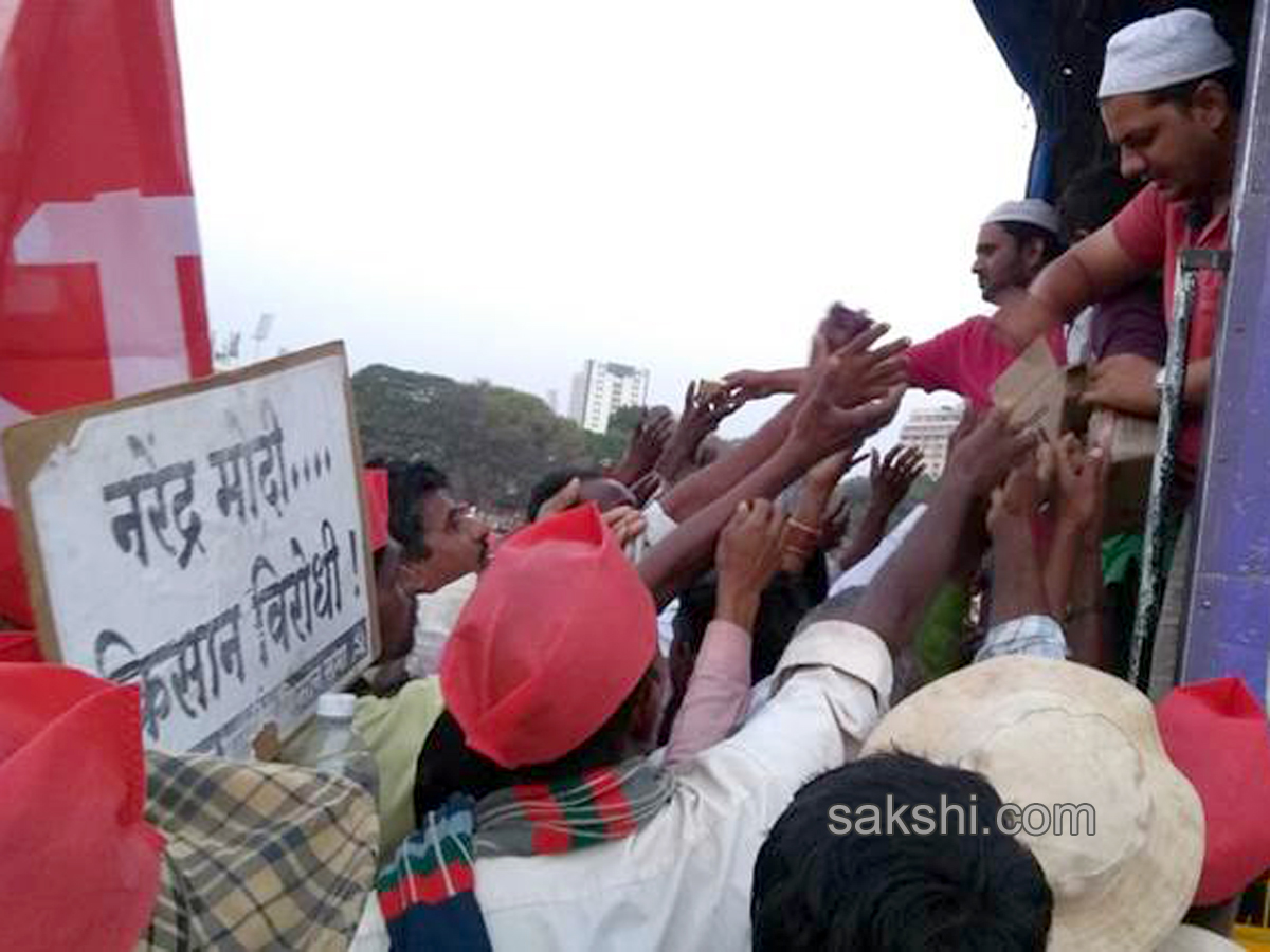 Maharashtra Farmers Protest Rally Reached Mumbai - Sakshi13