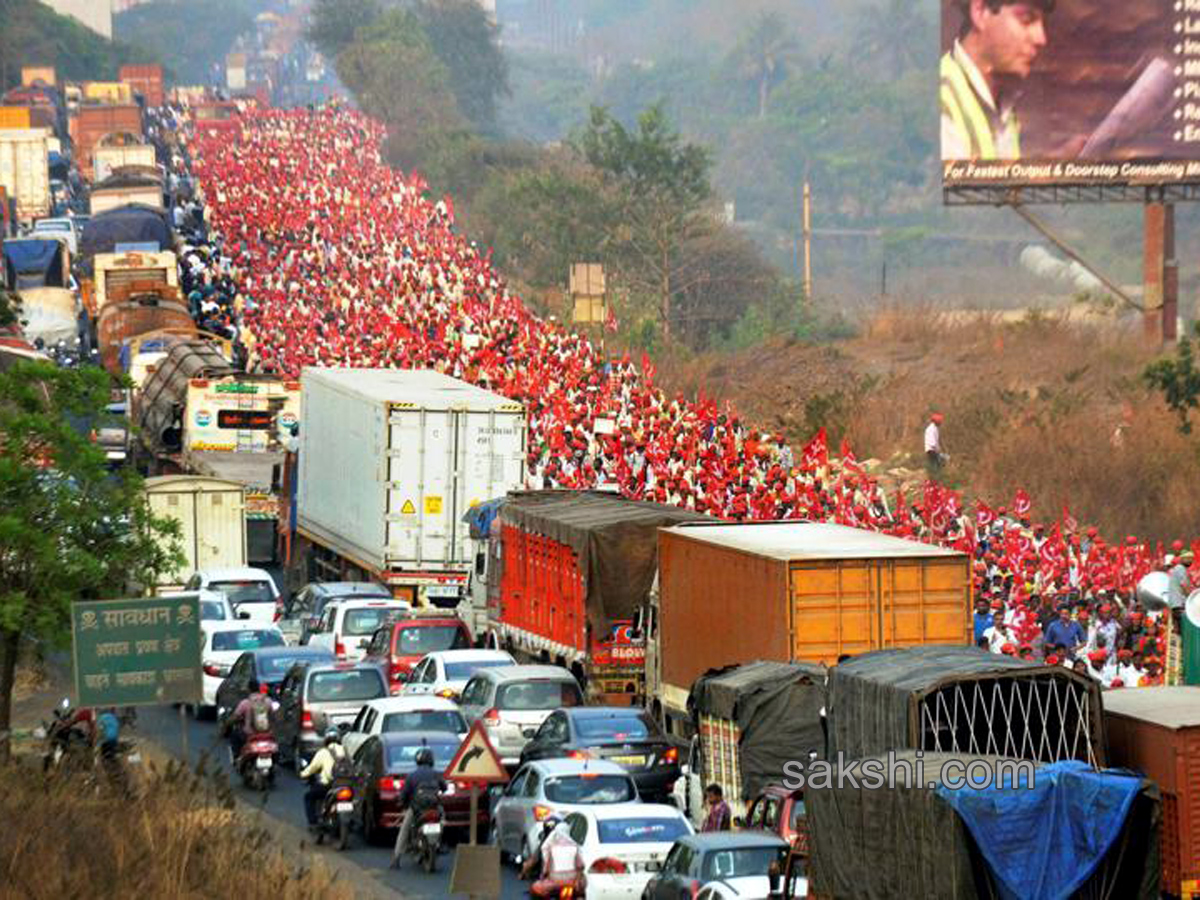 Maharashtra Farmers Protest Rally Reached Mumbai - Sakshi14