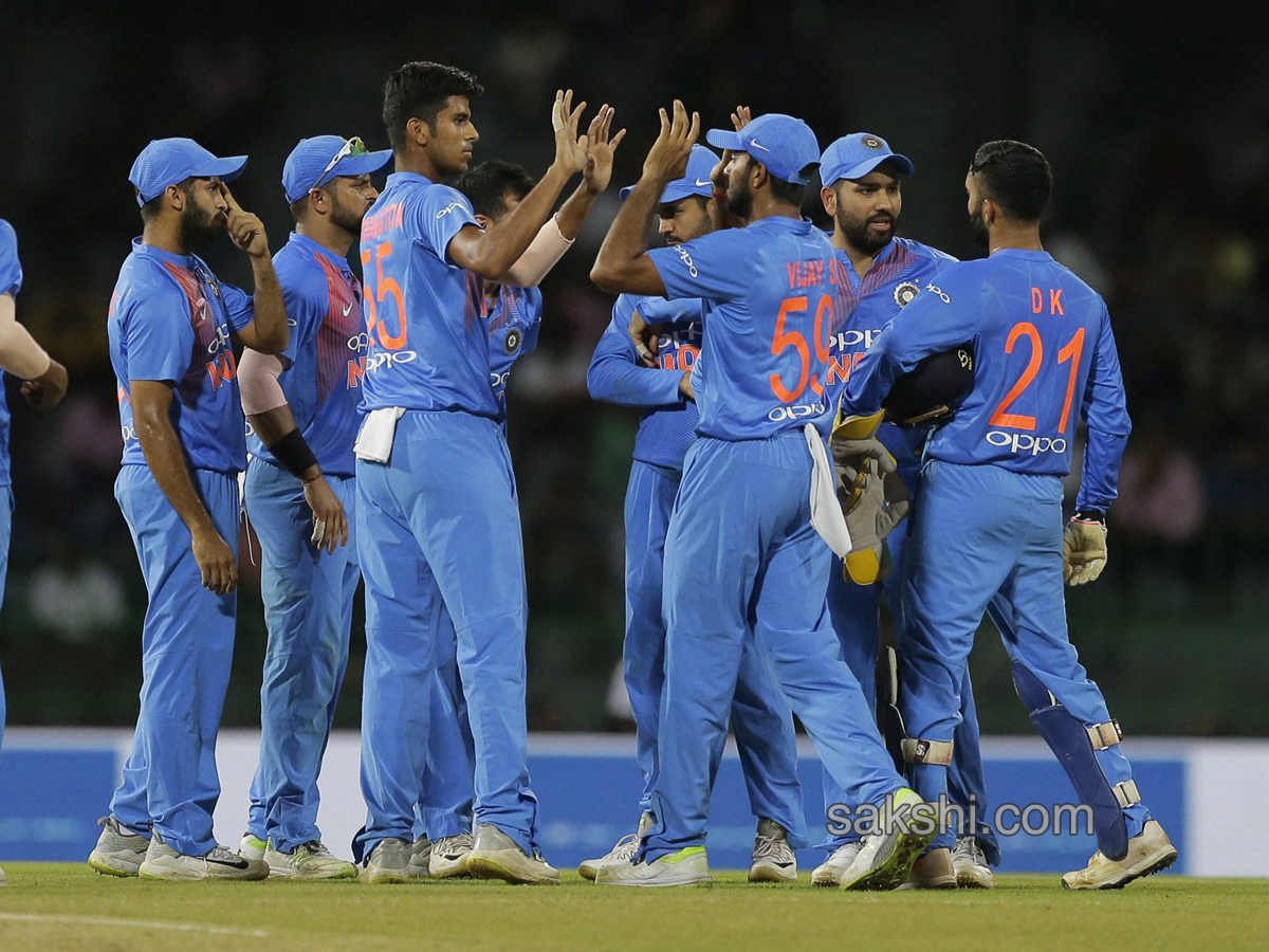 India Beat Bangladesh By 17 Runs to Enter Final - Sakshi1