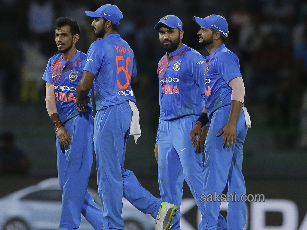 India Beat Bangladesh By 17 Runs to Enter Final - Sakshi13