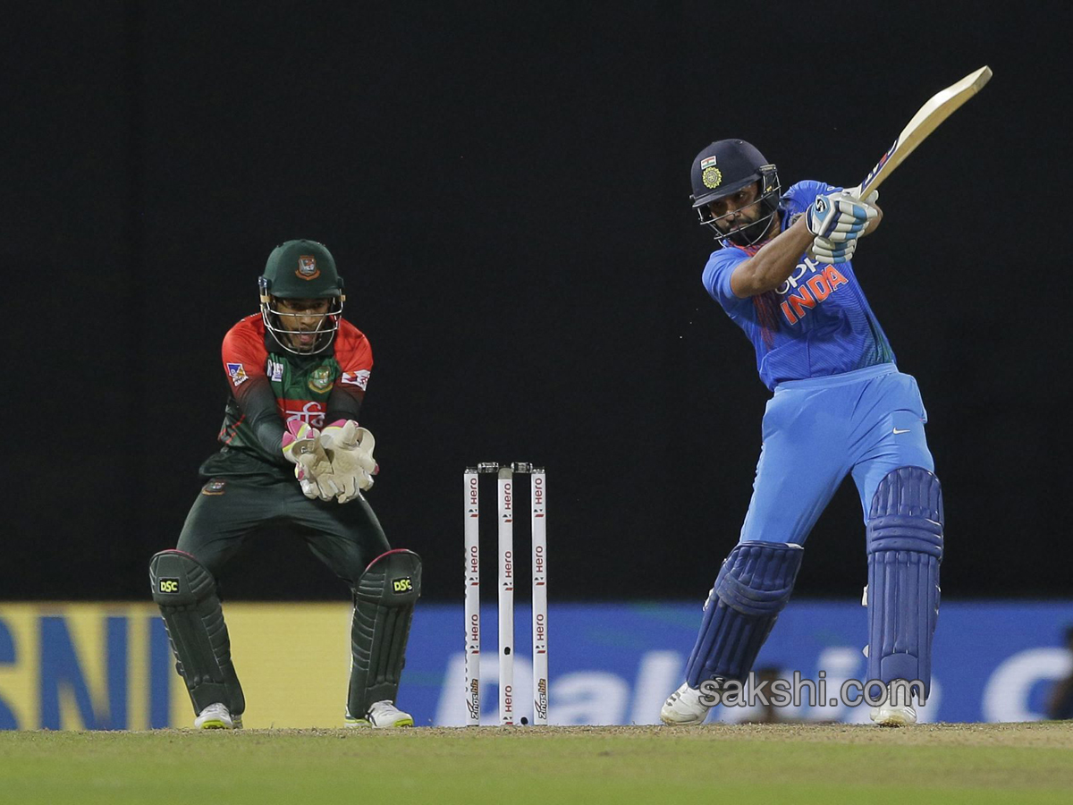 India Beat Bangladesh By 17 Runs to Enter Final - Sakshi15