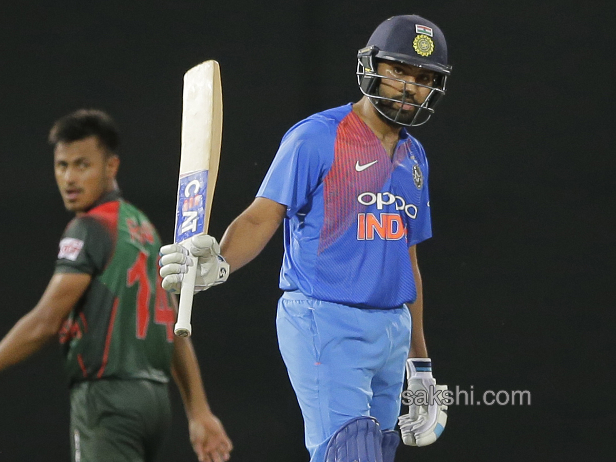 India Beat Bangladesh By 17 Runs to Enter Final - Sakshi17