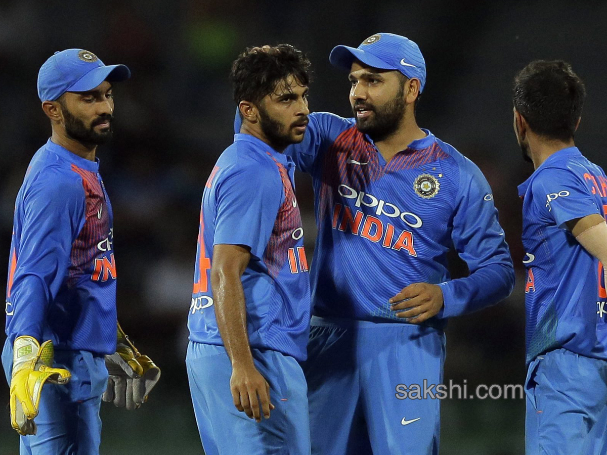 India Beat Bangladesh By 17 Runs to Enter Final - Sakshi7