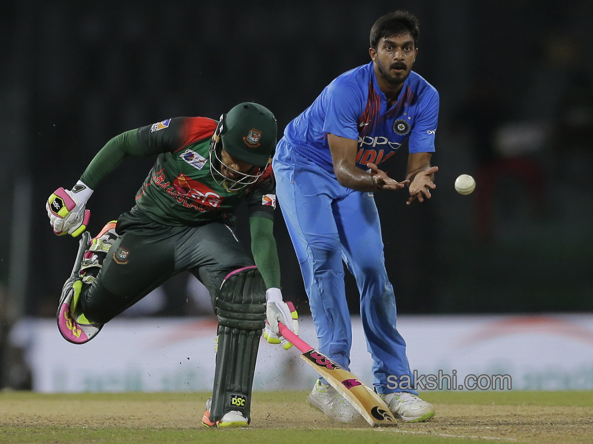 India Beat Bangladesh By 17 Runs to Enter Final - Sakshi9