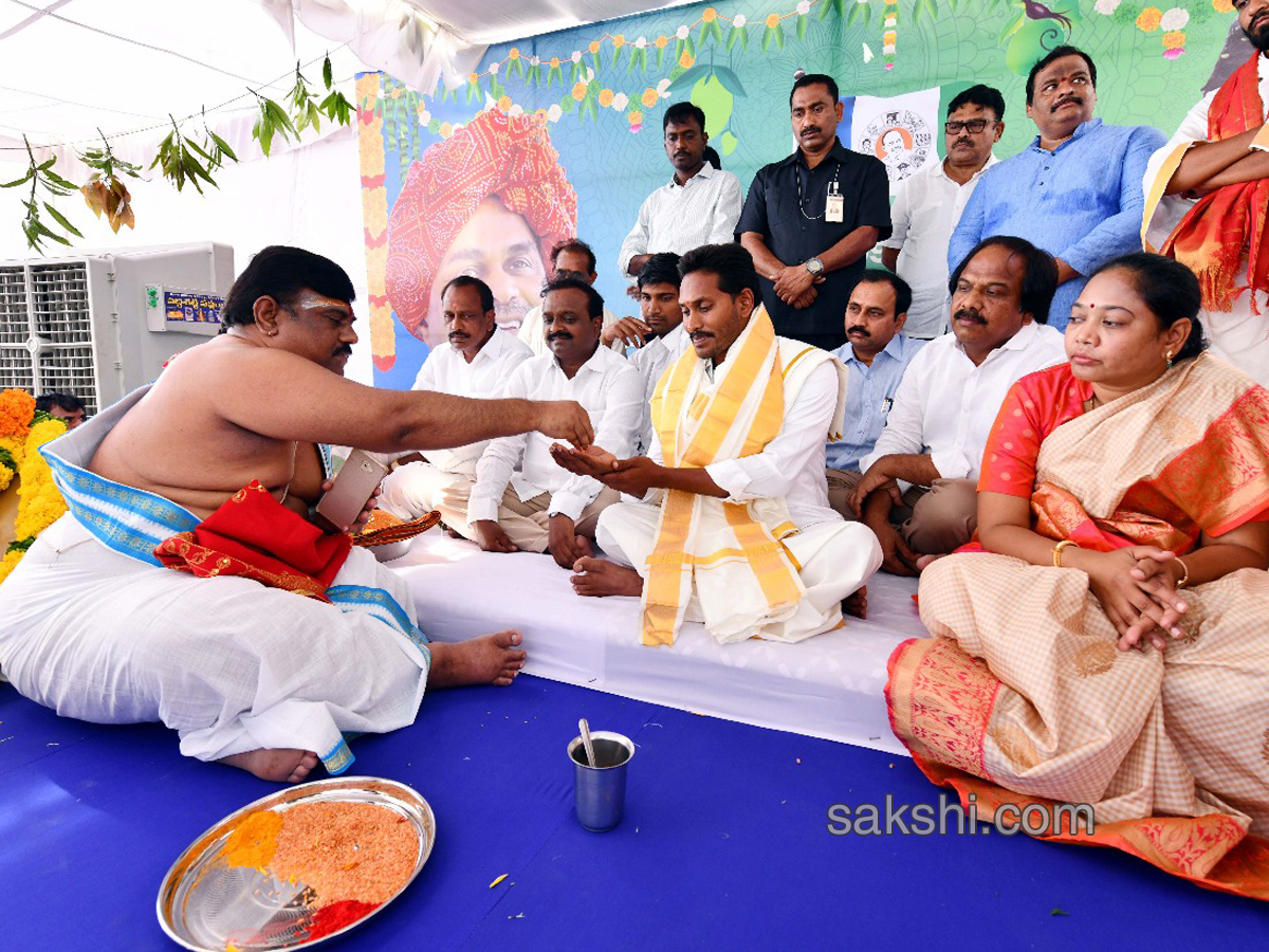 YS Jagan Participates in Ugadi Celebrations - Sakshi15