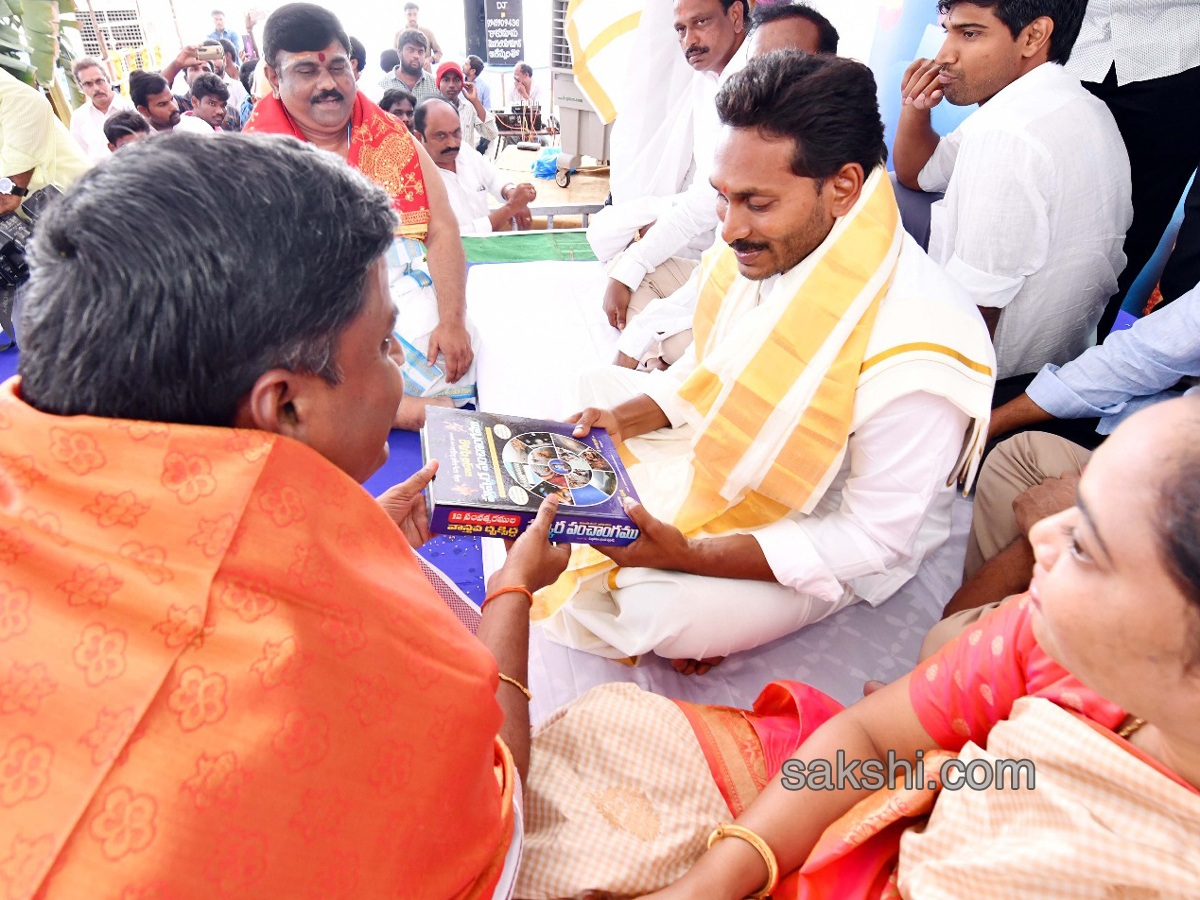 YS Jagan Participates in Ugadi Celebrations - Sakshi18