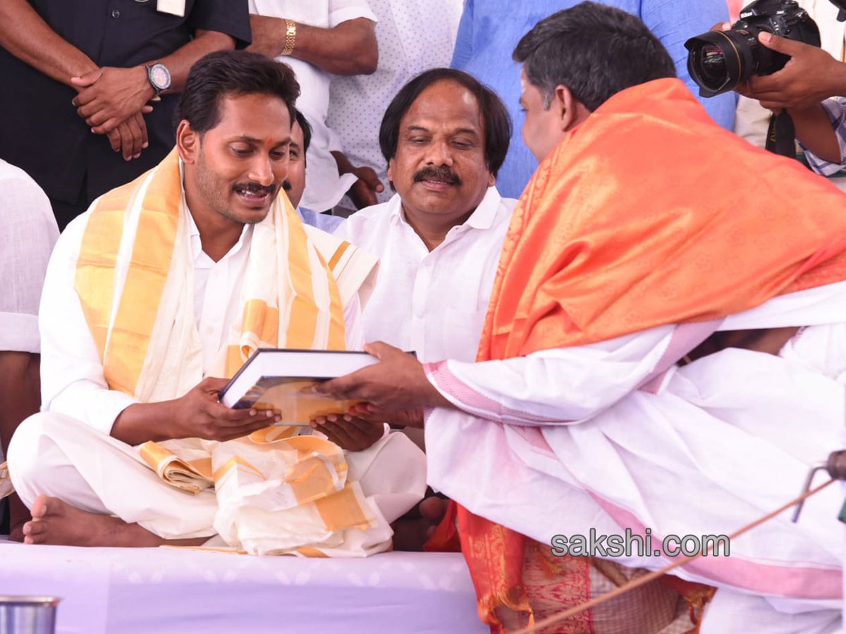 YS Jagan Participates in Ugadi Celebrations - Sakshi9