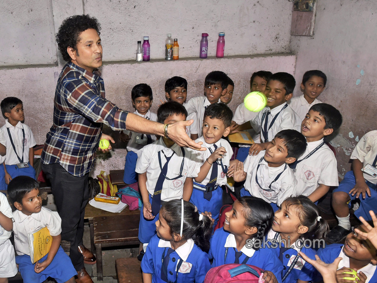 Sachin Tendulkar interacts with students  - Sakshi2