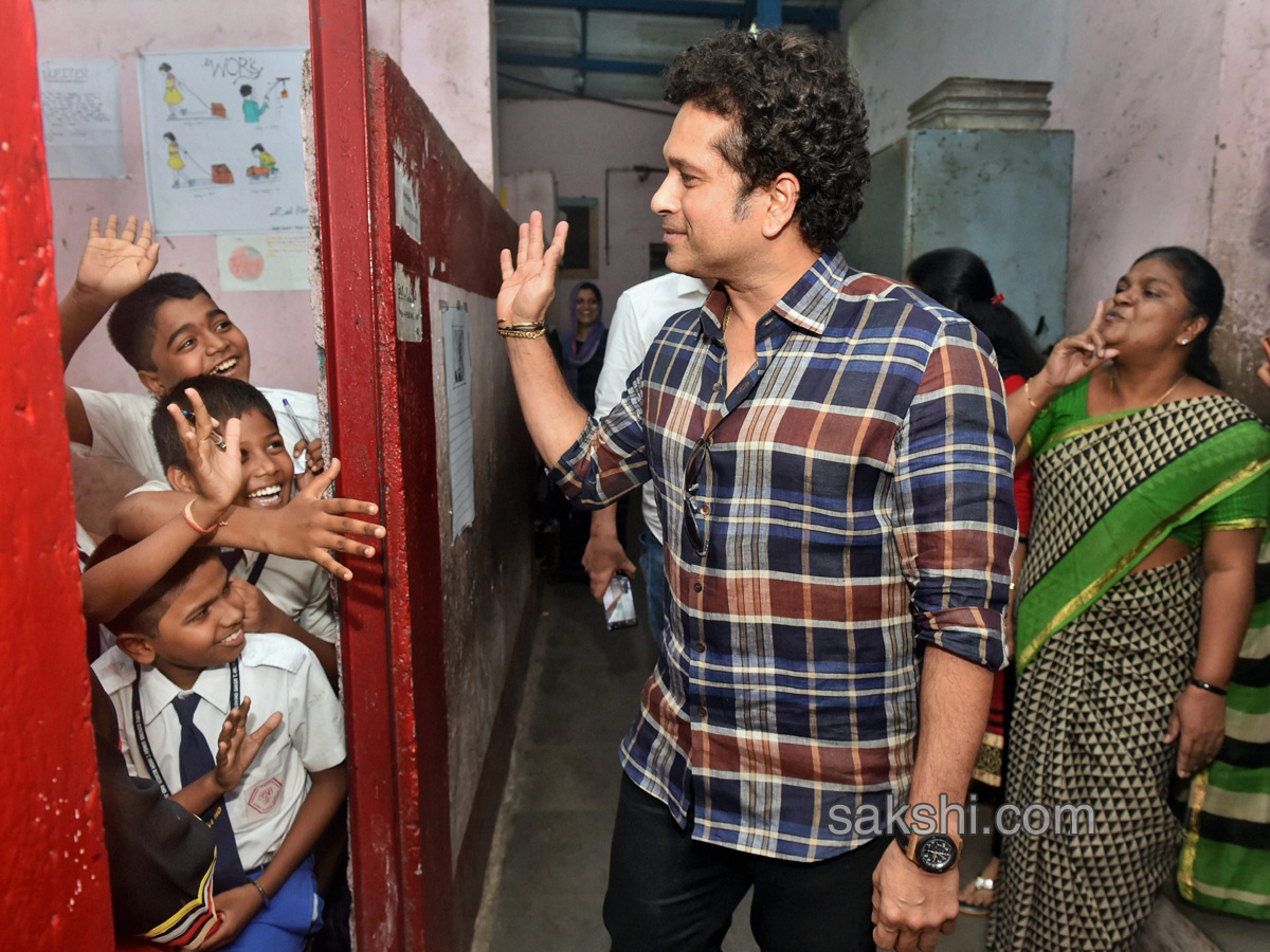 Sachin Tendulkar interacts with students  - Sakshi3